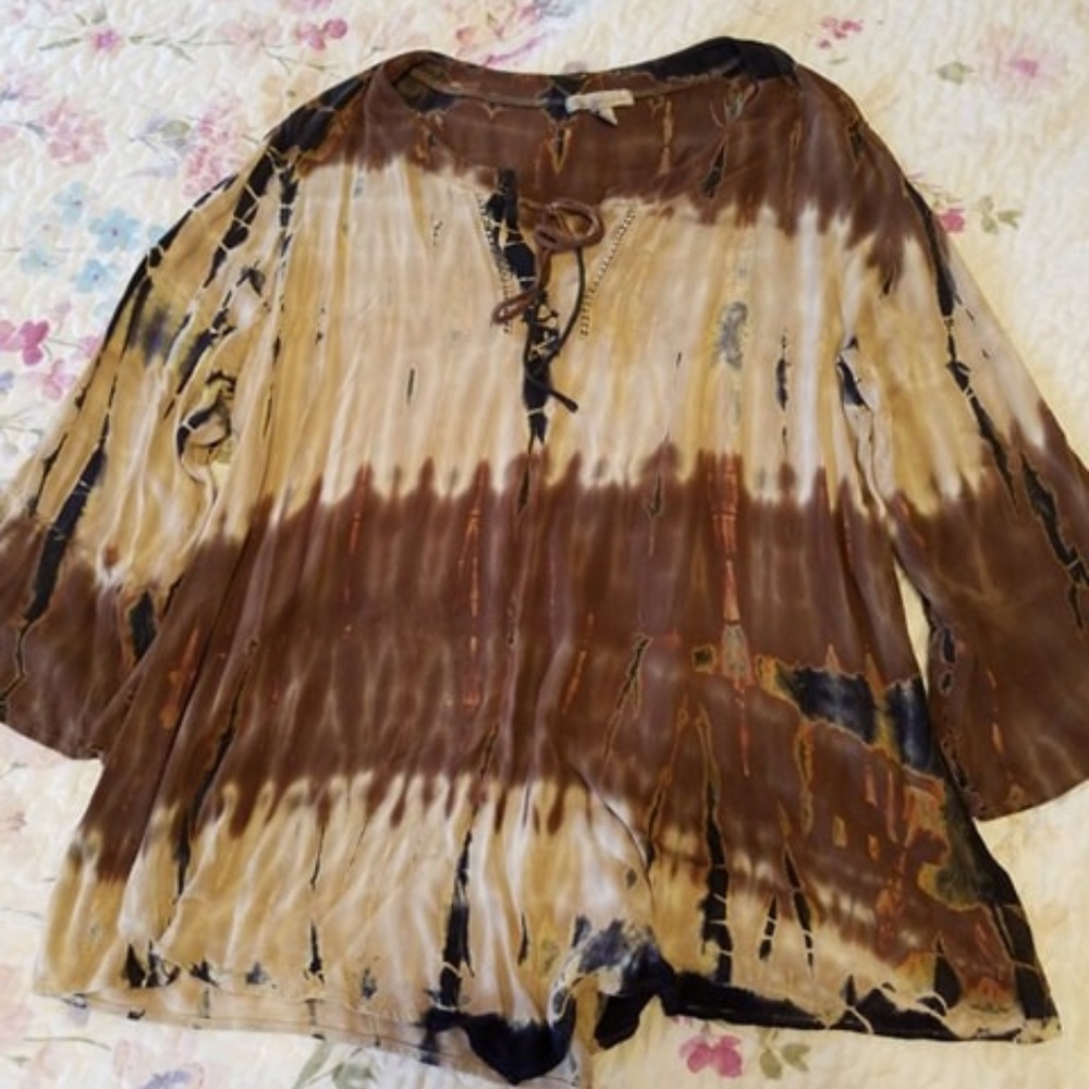 3 for $25: CB establish in 1962 Laced Top